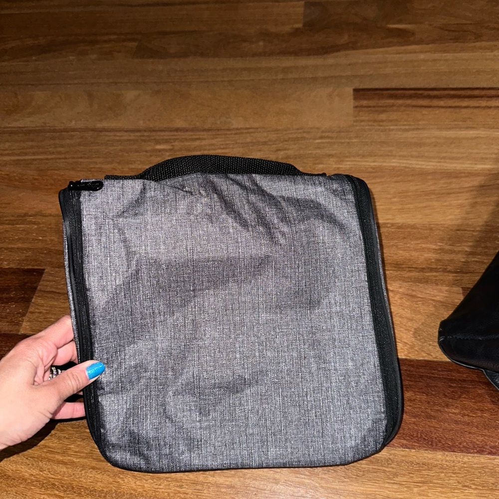 Thirty-One Gray Traveler Bag. Toiletry bag. Makeup bag